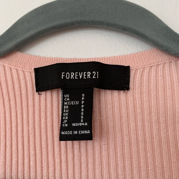 Light pink v-neck cropped long sleeve - Picture 2 of 3